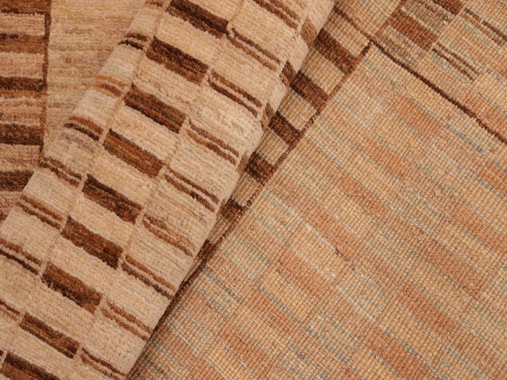 Modern Gabbeh Tammera Beige/Tan Wool Rug - 6'0'' x 8'9''