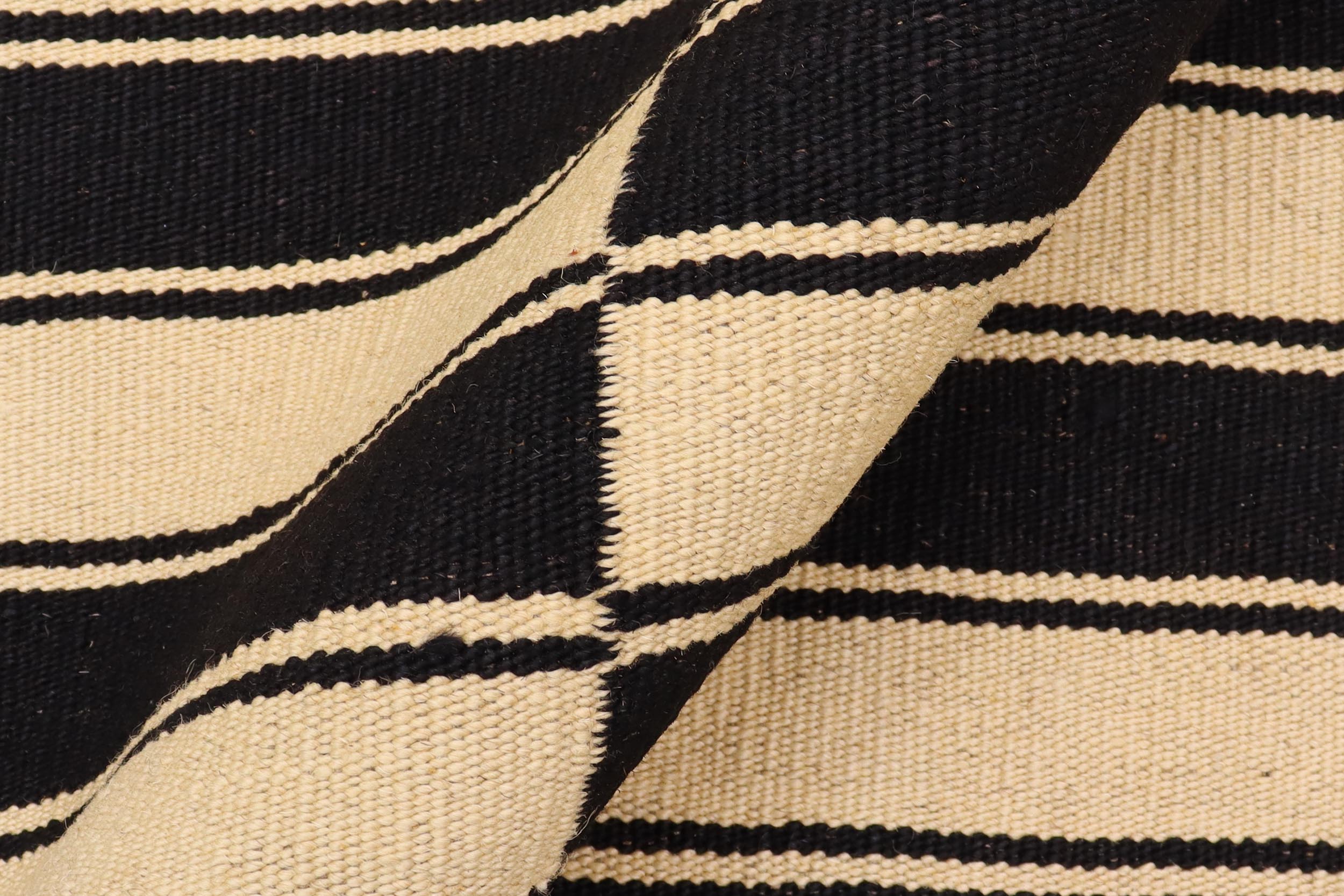 handmade Modern Kilim Beige Black Hand-Woven RECTANGLE 100% WOOL area rug 6 x 8