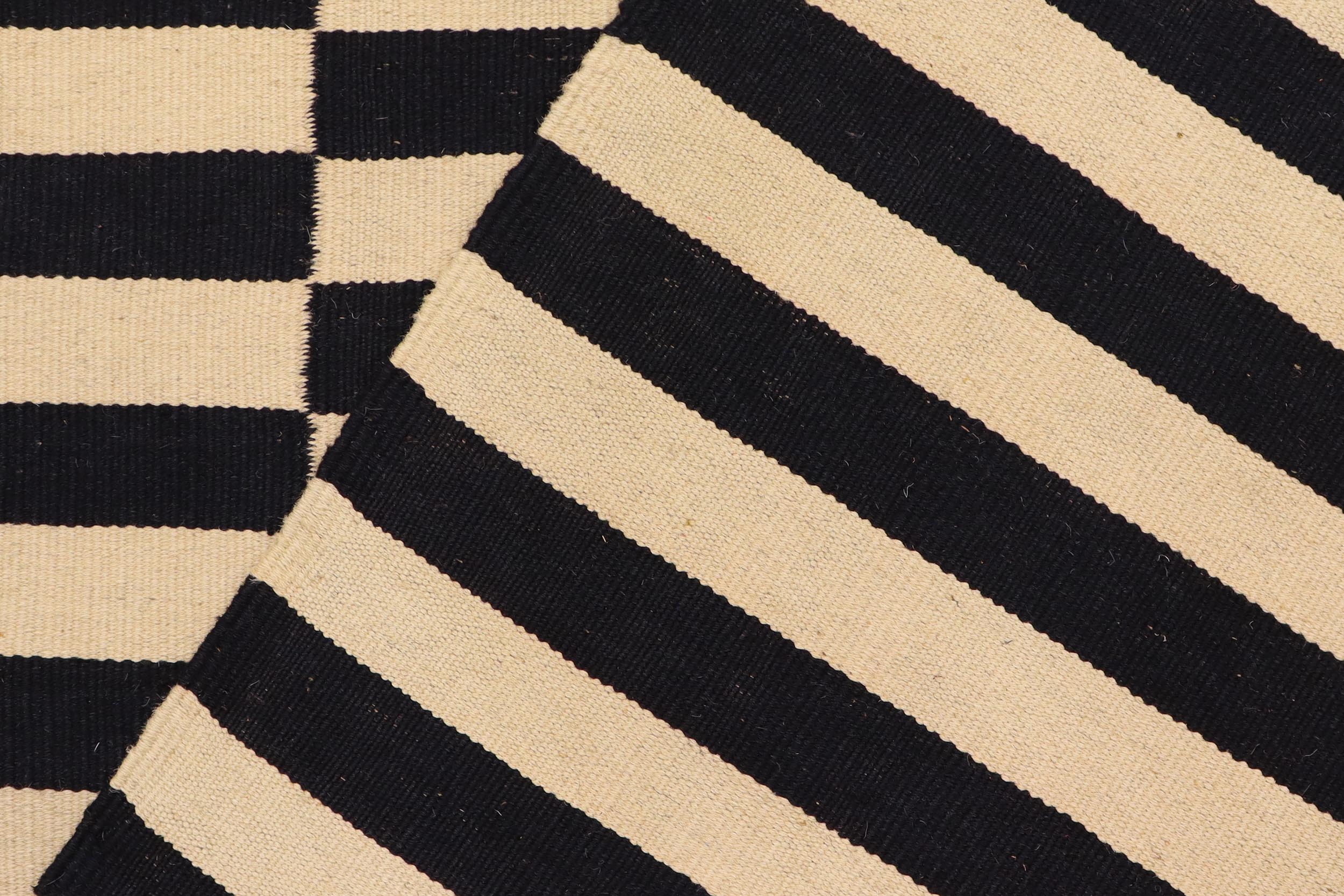 handmade Modern Kilim Beige Black Hand-Woven RECTANGLE 100% WOOL area rug 5 x 8