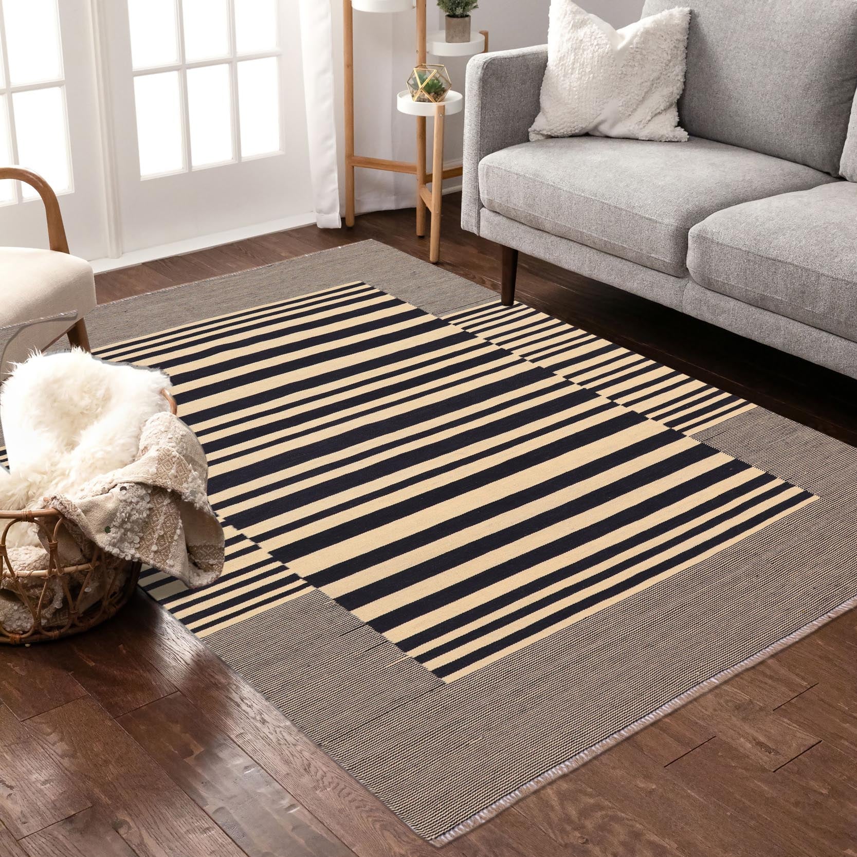 handmade Modern Kilim Beige Black Hand-Woven RECTANGLE 100% WOOL area rug 6 x 8