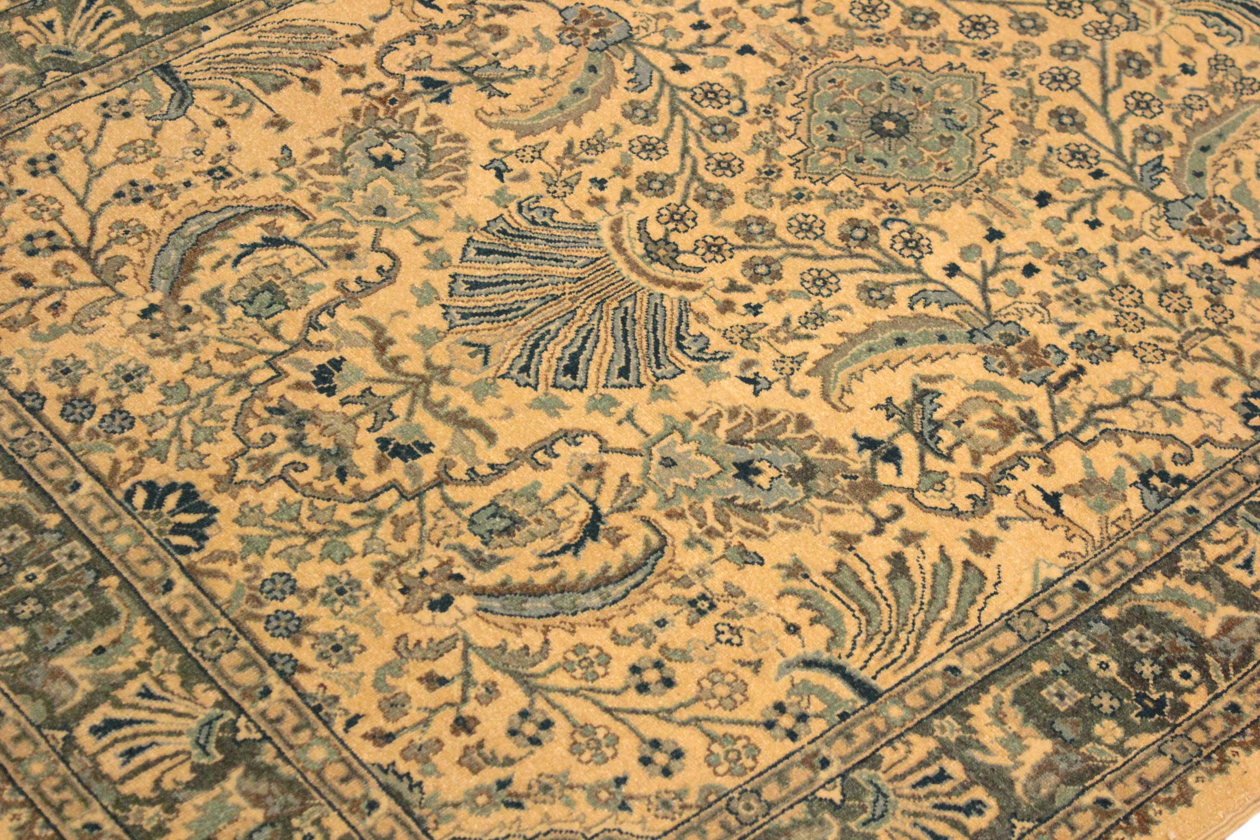 handmade Traditional Design Ivory Lt. Green Hand Knotted RECTANGLE 100% WOOL area rug 4' x 6'