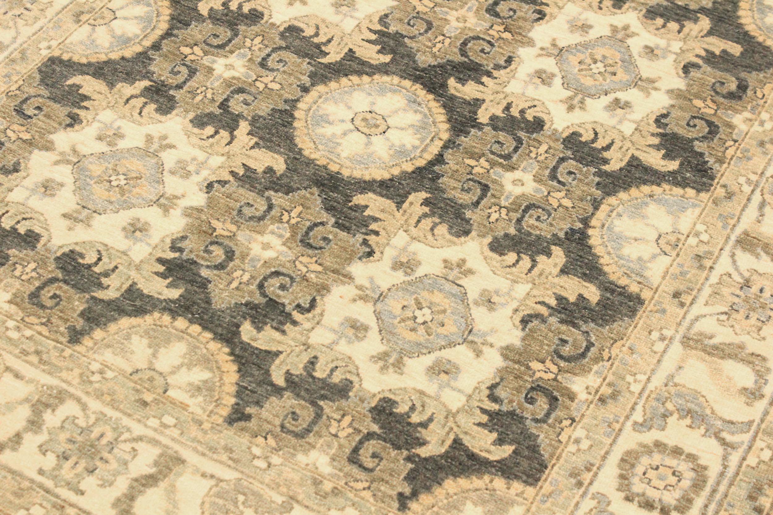 handmade Transitional Kafkaz Gray Ivory Hand Knotted RECTANGLE 100% WOOL area rug 4' x 6'